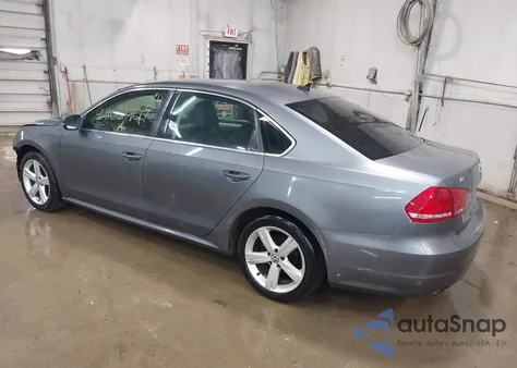 2013 Volkswagen Passat 2.5L Se z USA, uszkodzony, nr VIN 1VWBP7A35DC149396